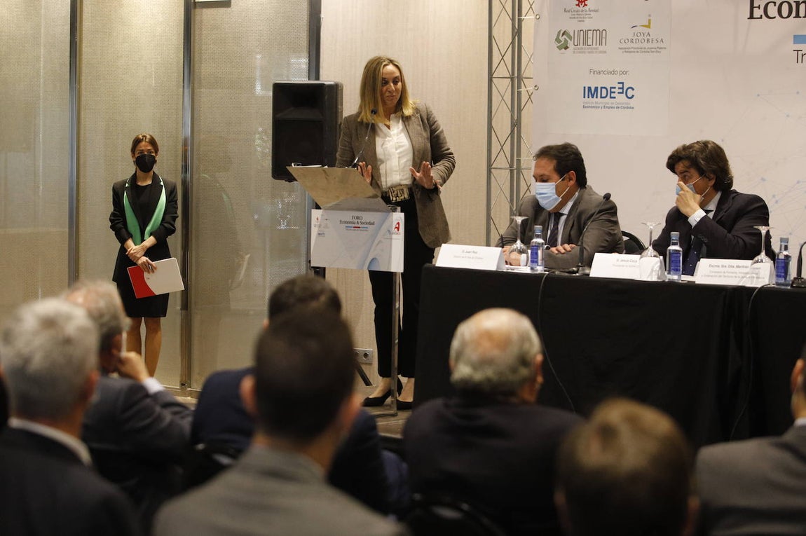 La conferencia de la consejera de Fomento en el foro de Asfaco, en imágenes