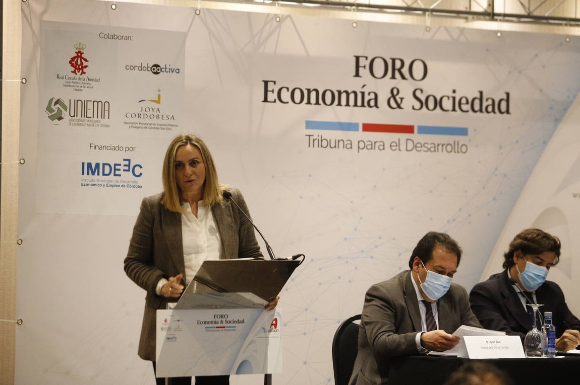 La conferencia de la consejera de Fomento en el foro de Asfaco, en imágenes