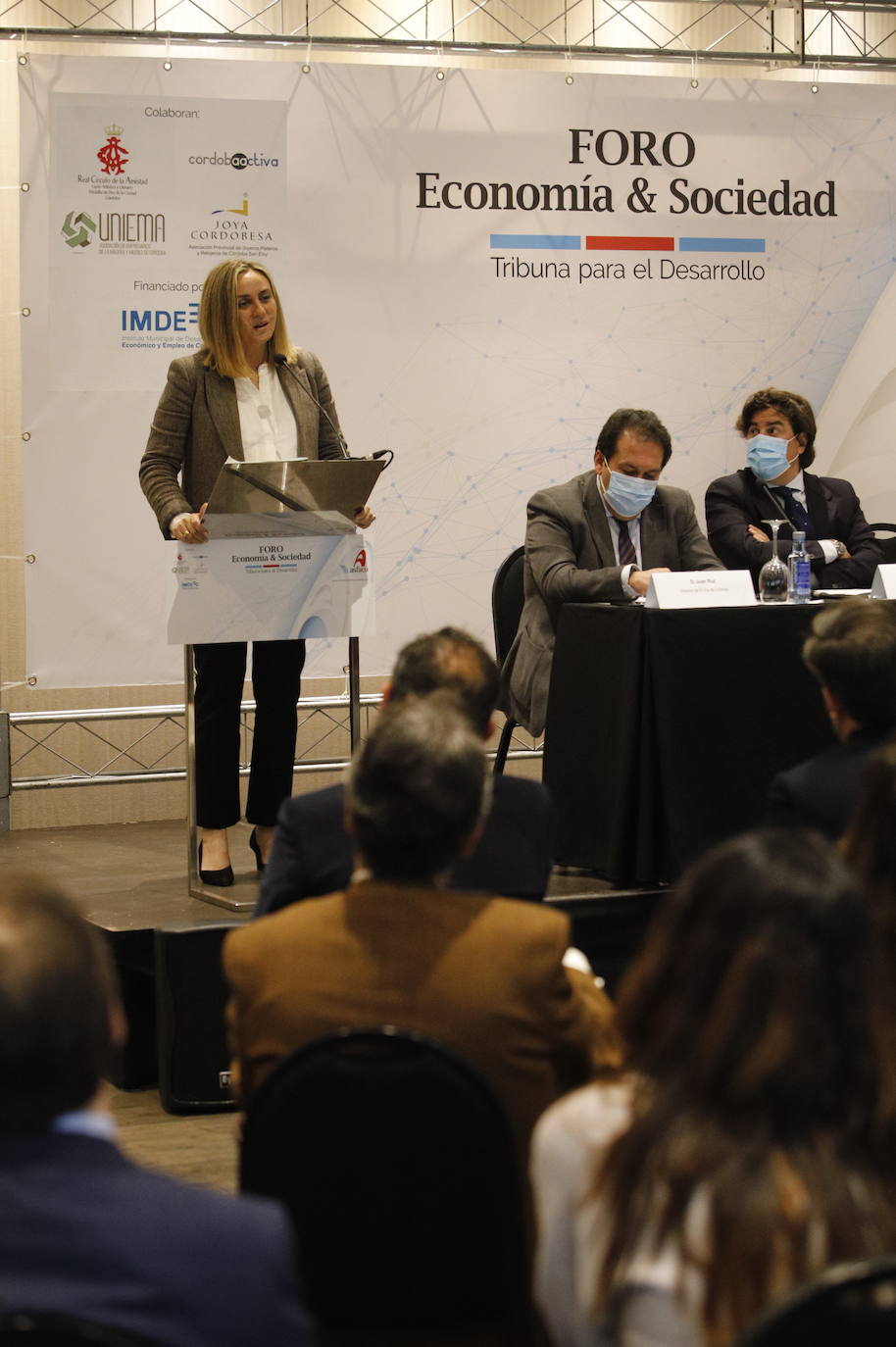 La conferencia de la consejera de Fomento en el foro de Asfaco, en imágenes