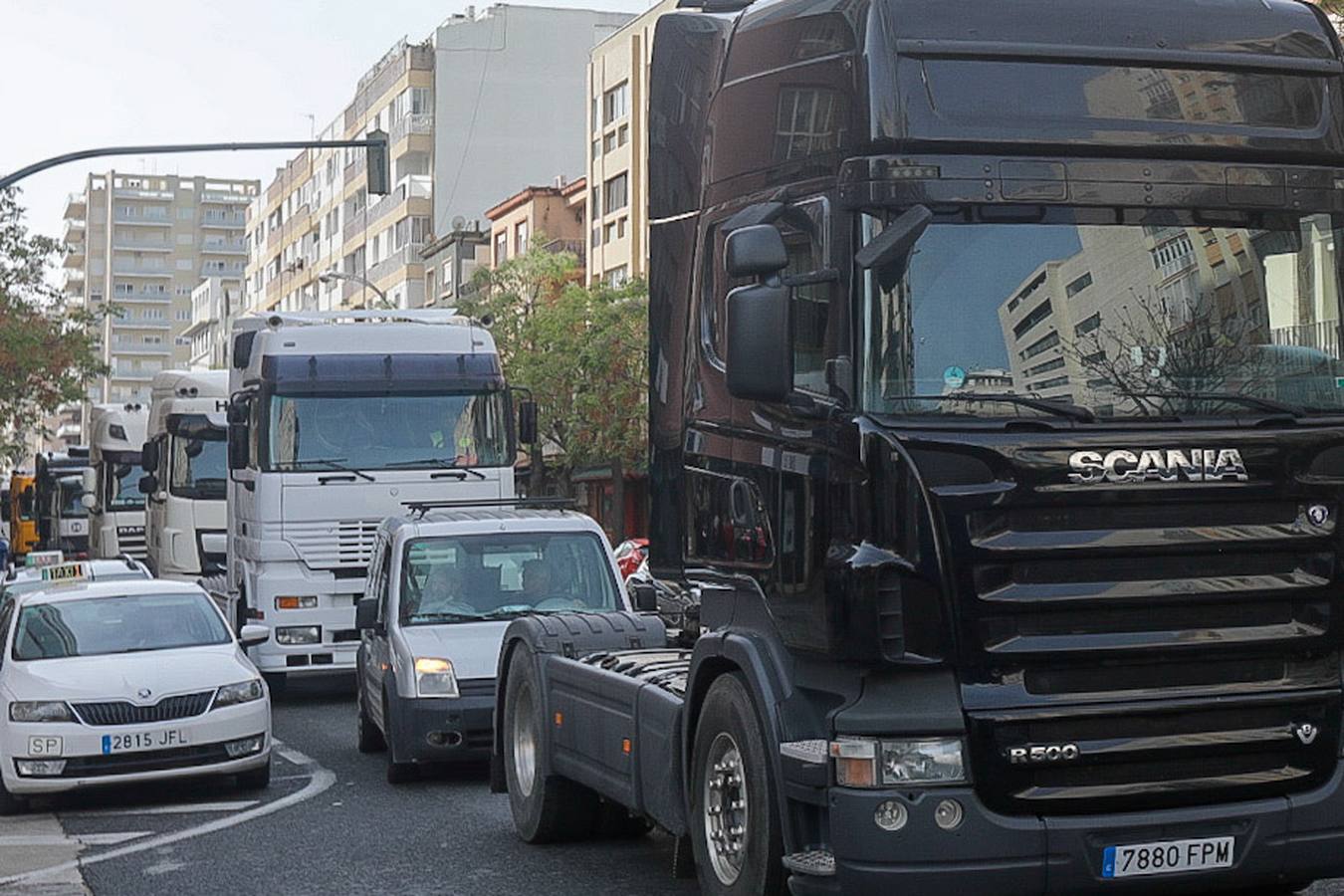 Fotos: Los camiones vuelven a colapsar Cádiz