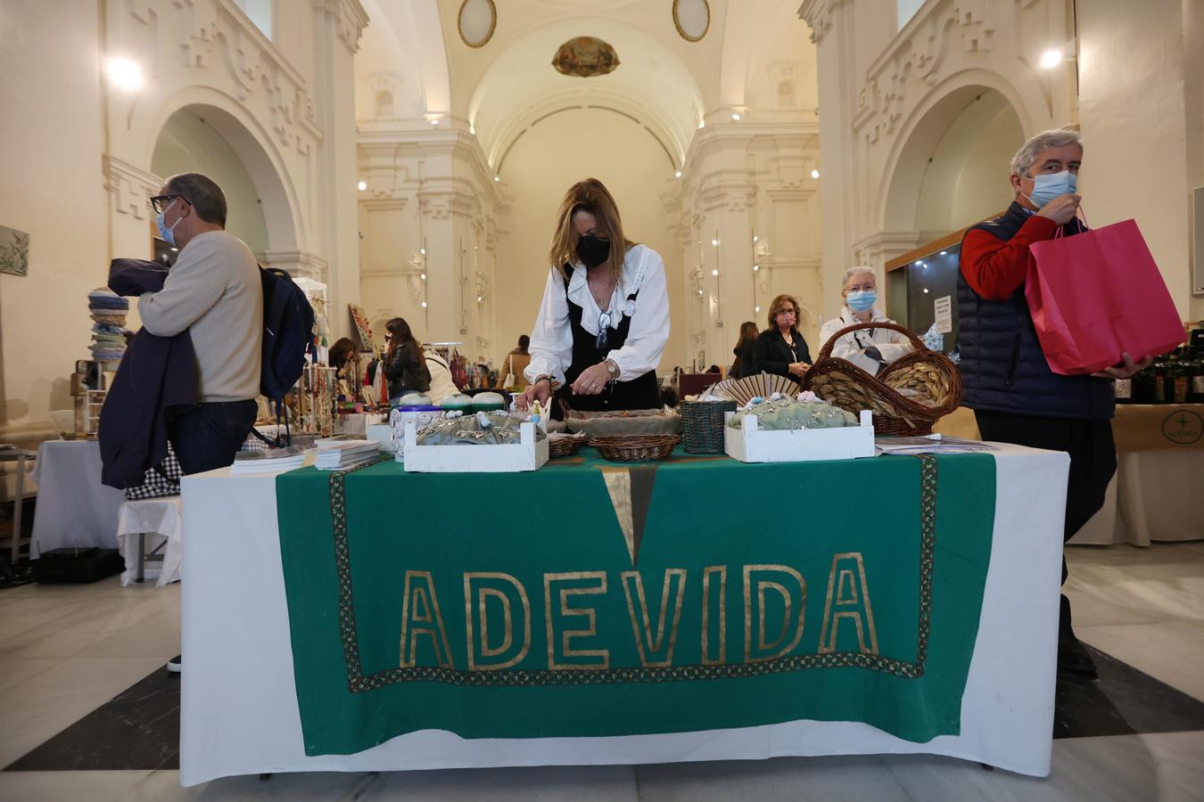 El Baratillo de Primavera de Adevida en San Felipe Neri, en imágenes