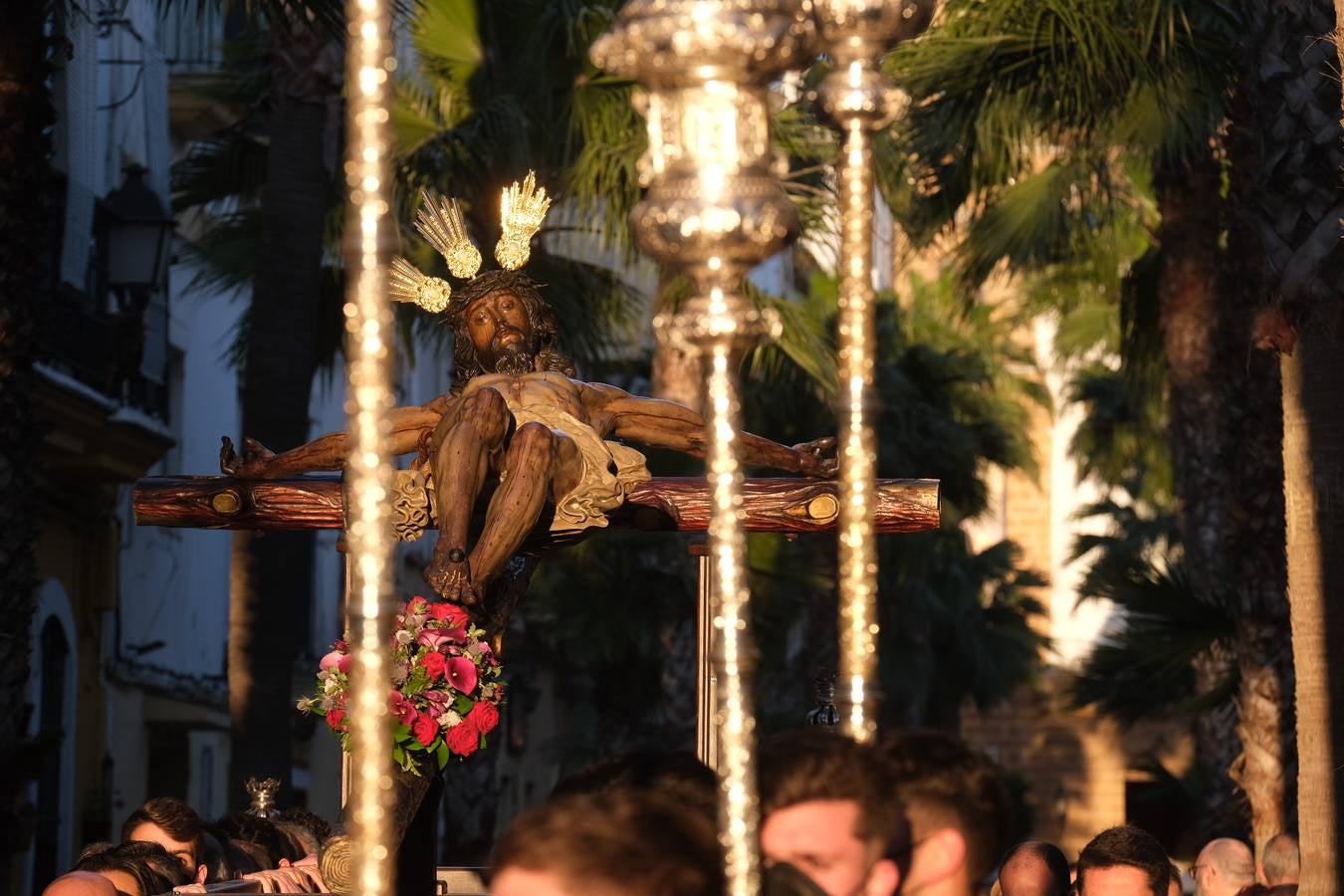 Vídeo: Así ha sido el Vía Crucis de la Archicofradía de La Palma por las calles de La Viña