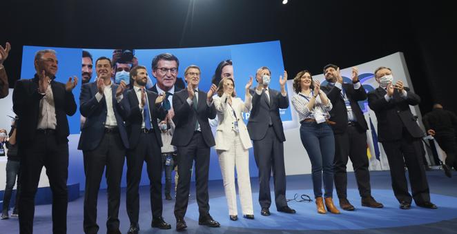 Elías Bendodo, Moreno Bonilla, Pablo Casado, Núñez Feijóo, Cuca Gamarra, Isabel Díaz Ayuso y López Miras. 