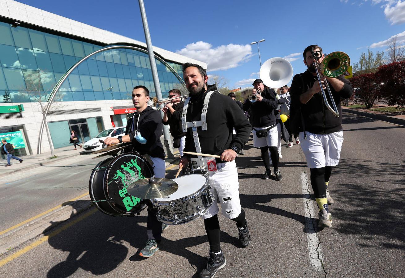 Se han celebrado también actuaciones musicales, mercadillos solidarios y actividades lúdico-infantiles. La jornada terminó con una fiesta en el colegio. 