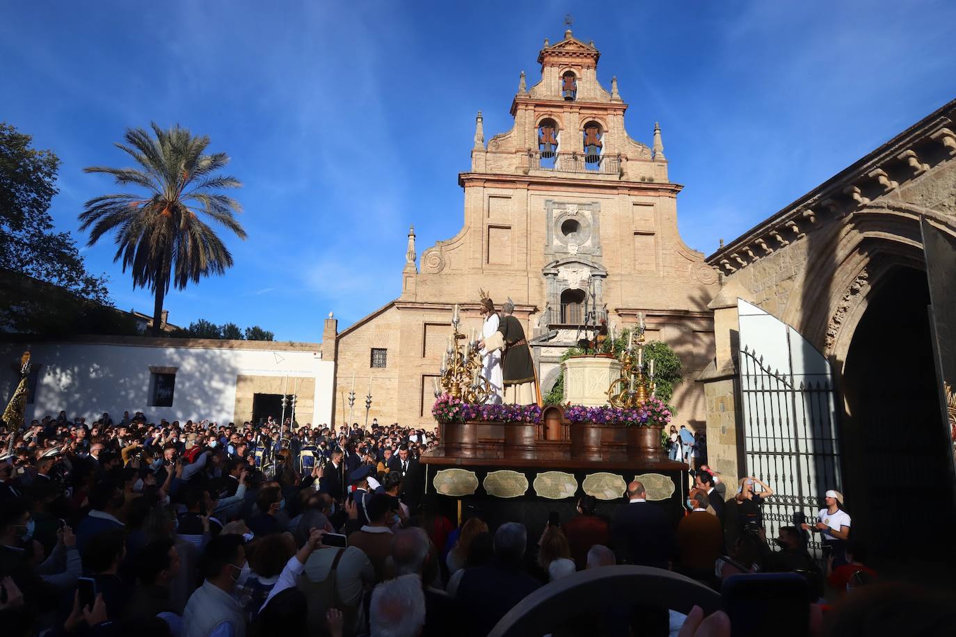 La procesión de Jesús de la Bondad en Córdoba, en imágenes