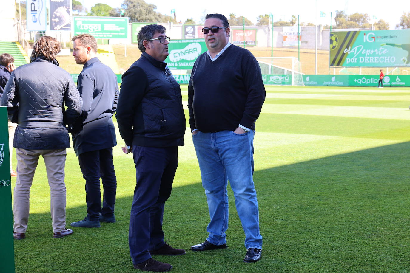 El ambientazo de la afición del Córdoba CF en Cáceres, en imágenes