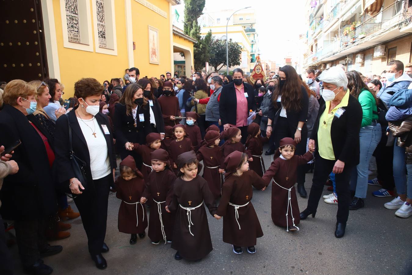 La Semana Santa Infantil del colegio Santa María de Guadalupe de Córdoba, en imágenes