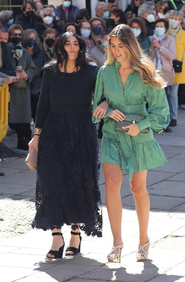 Marina Gómez de Baeza - Los invitados a la boda de Isabelle Junot y Álvaro Falcó. La empresaria apostó por un modelo negro con encaje de flores y transparencias.