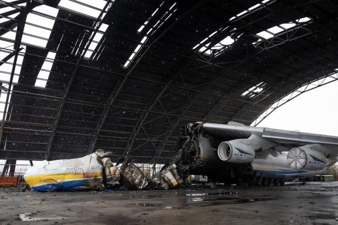 Así ha quedado el Antónov An-225, el avión más grande del mundo destruido por los rusos