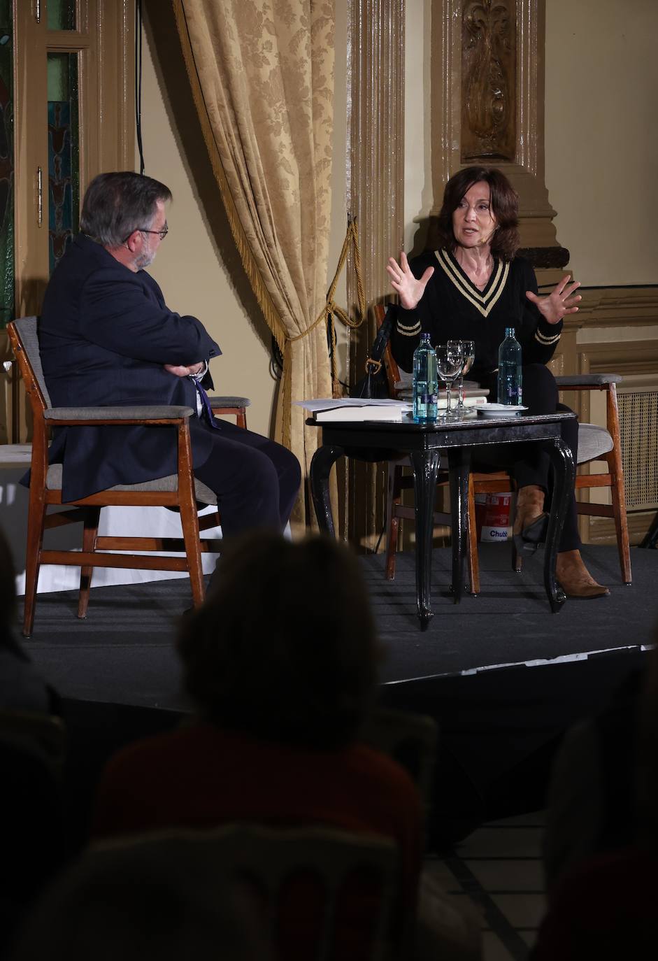 La presencia de Paloma Sánchez-Garnica en el Foro Cultural de ABC Córdoba, en imágenes