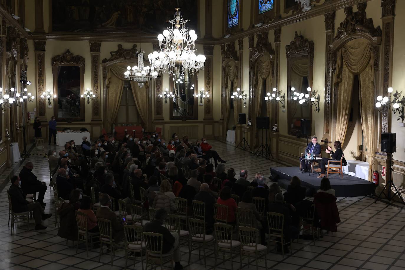 La presencia de Paloma Sánchez-Garnica en el Foro Cultural de ABC Córdoba, en imágenes