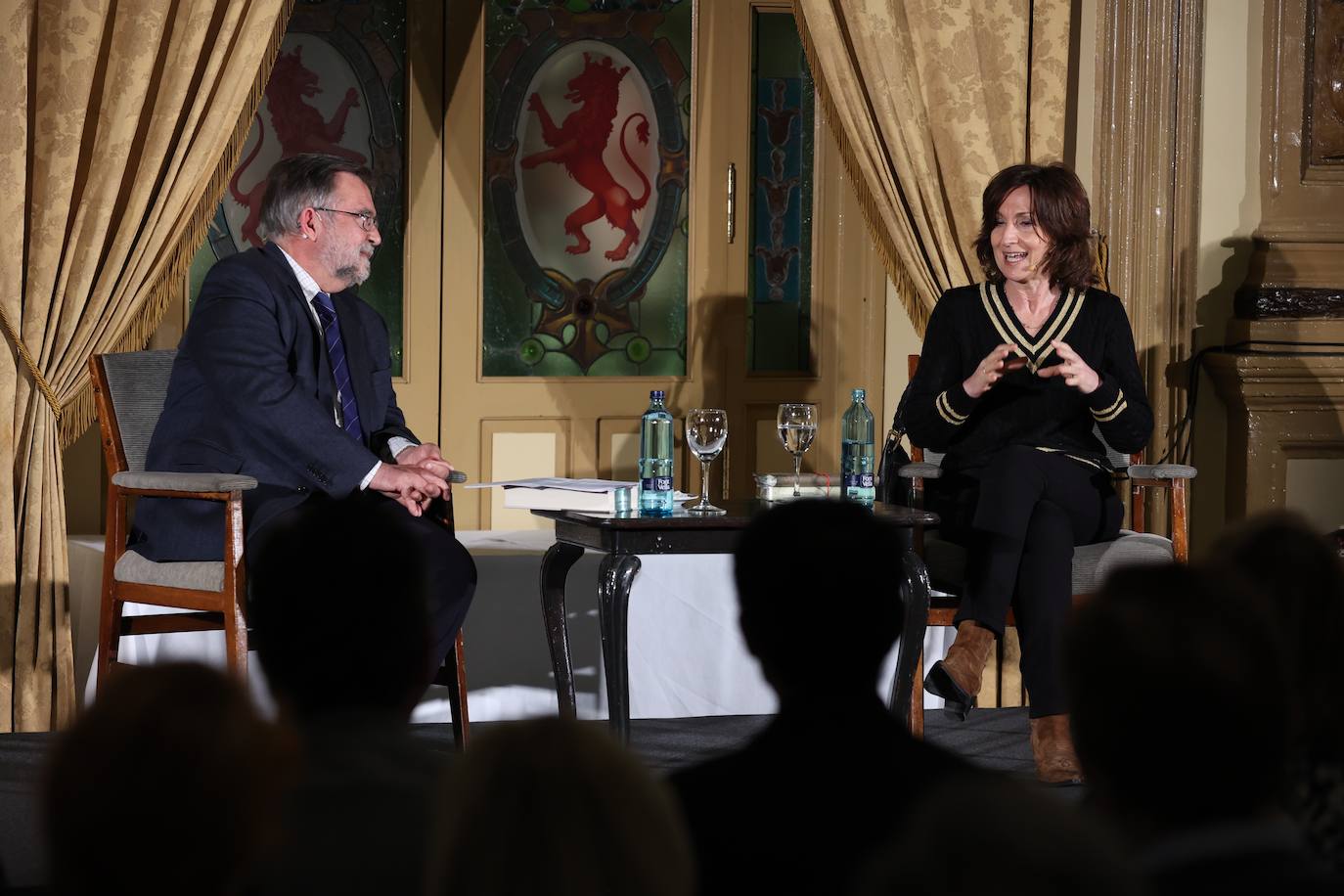 La presencia de Paloma Sánchez-Garnica en el Foro Cultural de ABC Córdoba, en imágenes