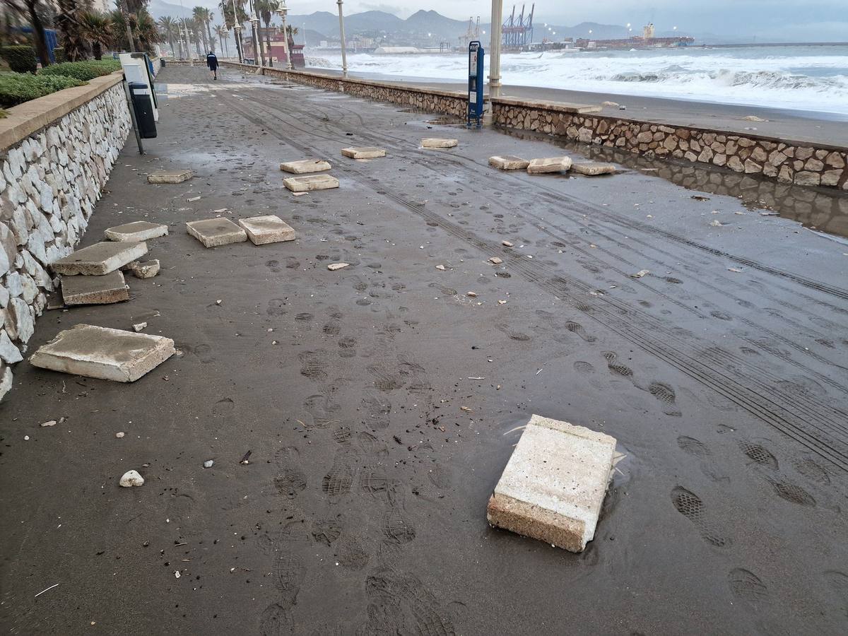 En imágenes, el destrozo de las playas de Málaga tras el último temporal