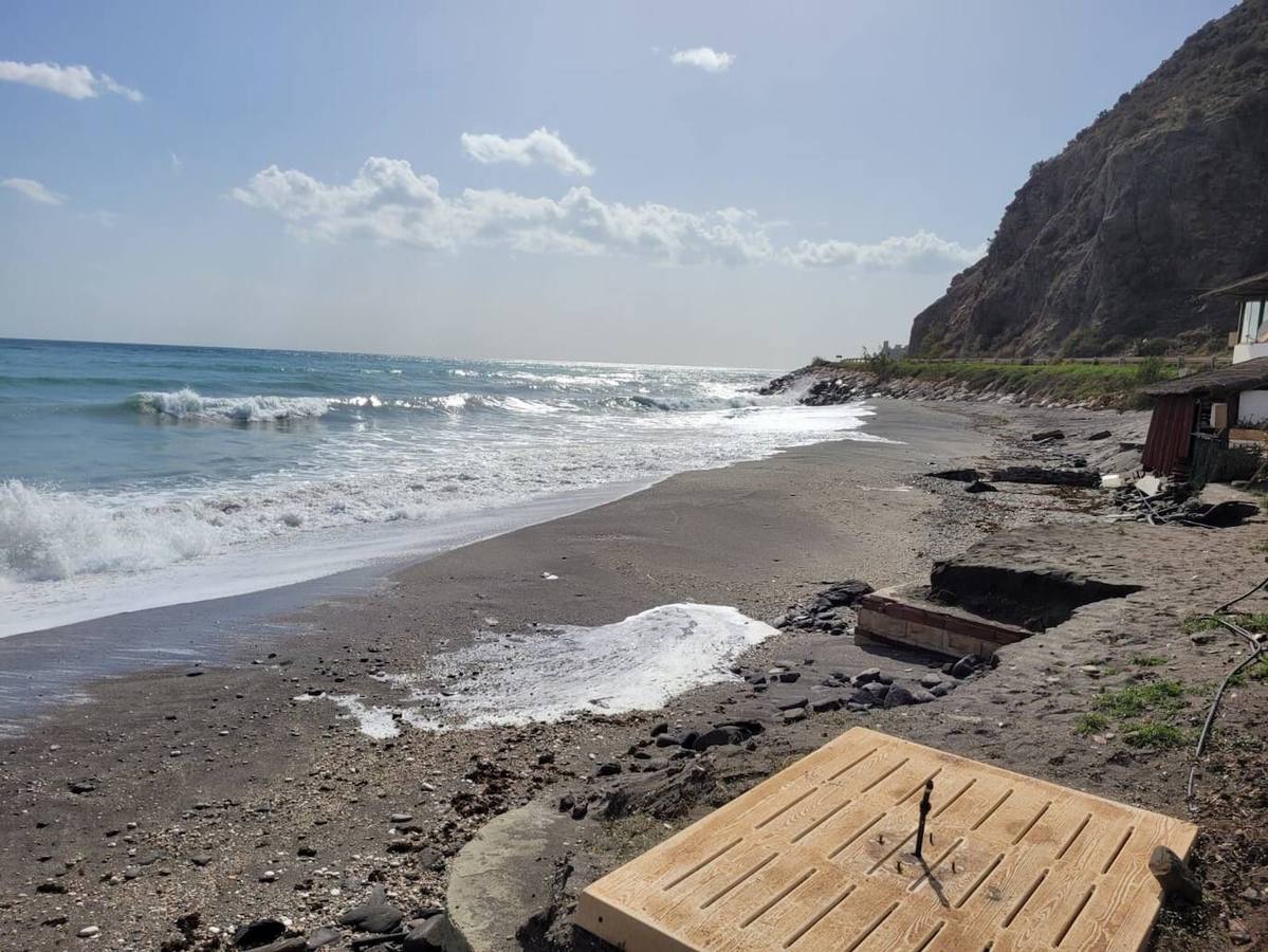 En imágenes, el destrozo de las playas de Málaga tras el último temporal