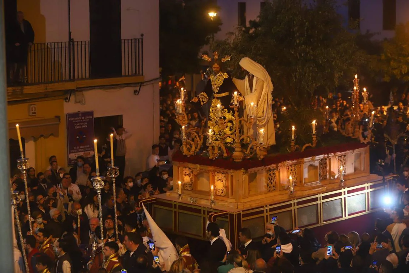 Jesús de la Salud endulza con su procesión el Jueves de Pasión en Córdoba