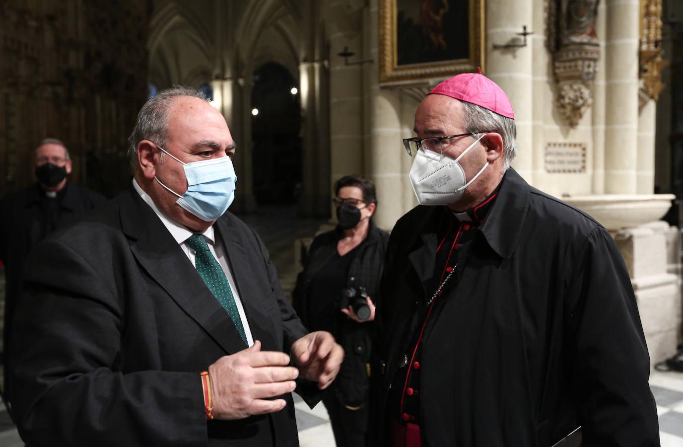 El diputado Vicente Tirado con el arzobispo. 