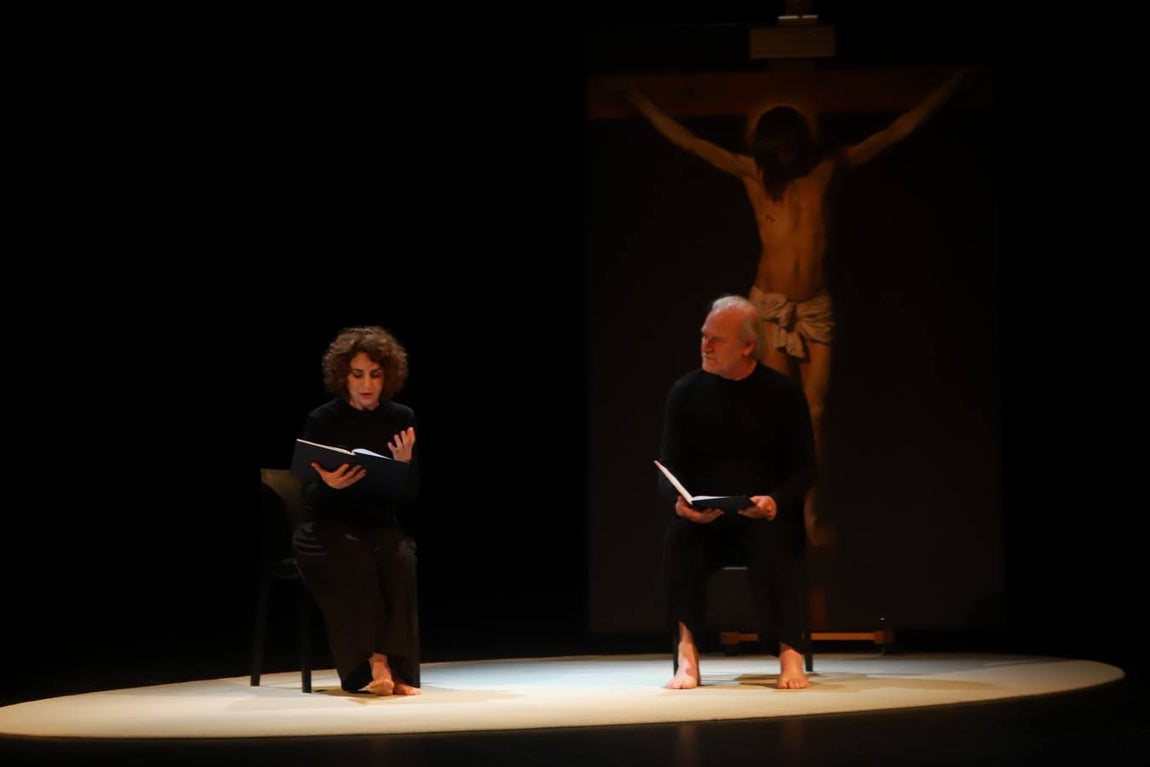 El místico montaje en que Lluis Homar y Adriana Ozores ponen voz a San Juan de la Cruz, imágenes