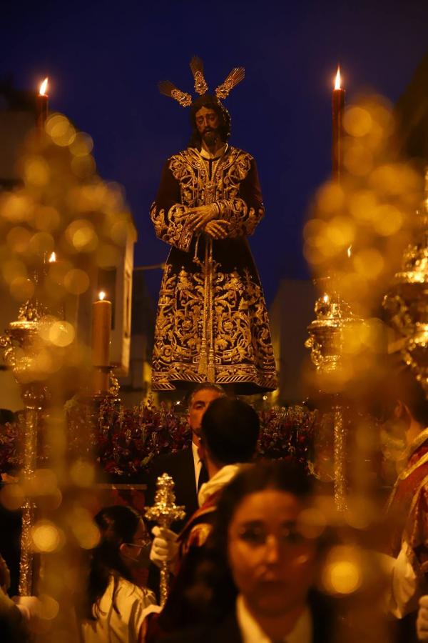 Los vía crucis de la Providencia y la Redención en Córdoba, en imágenes