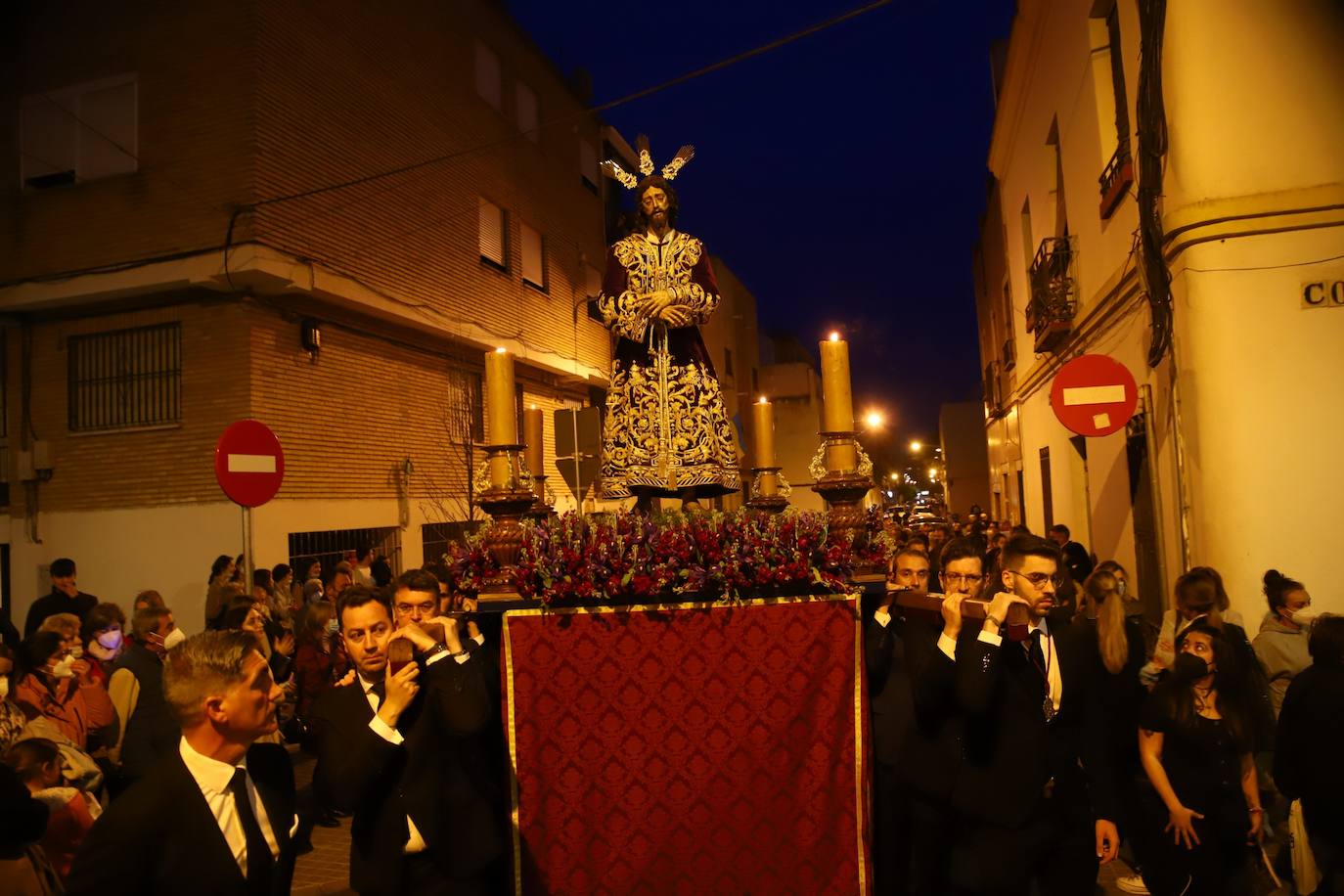 Los vía crucis de la Providencia y la Redención en Córdoba, en imágenes