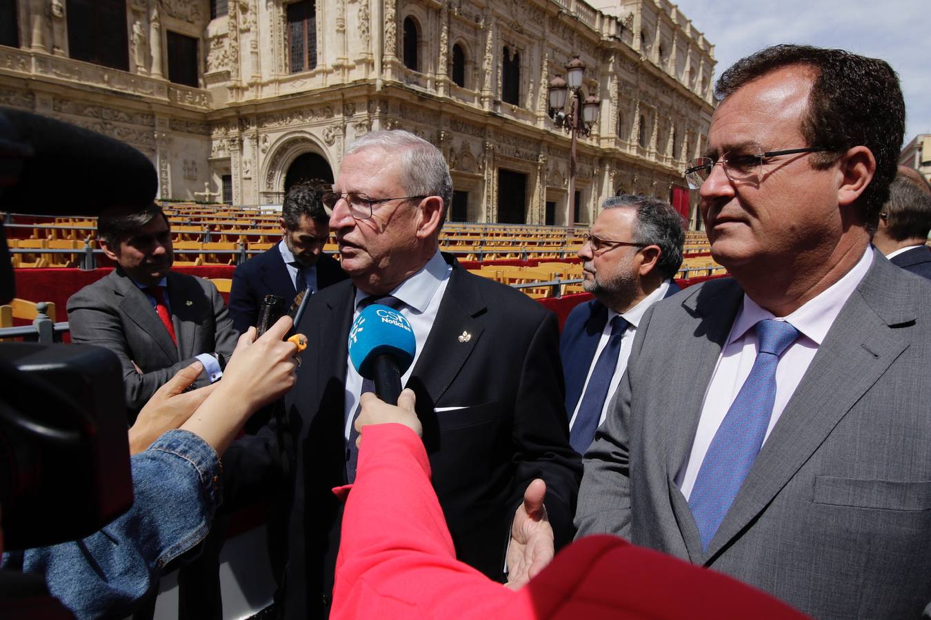 Última revisión de los palcos de Semana Santa de Sevilla