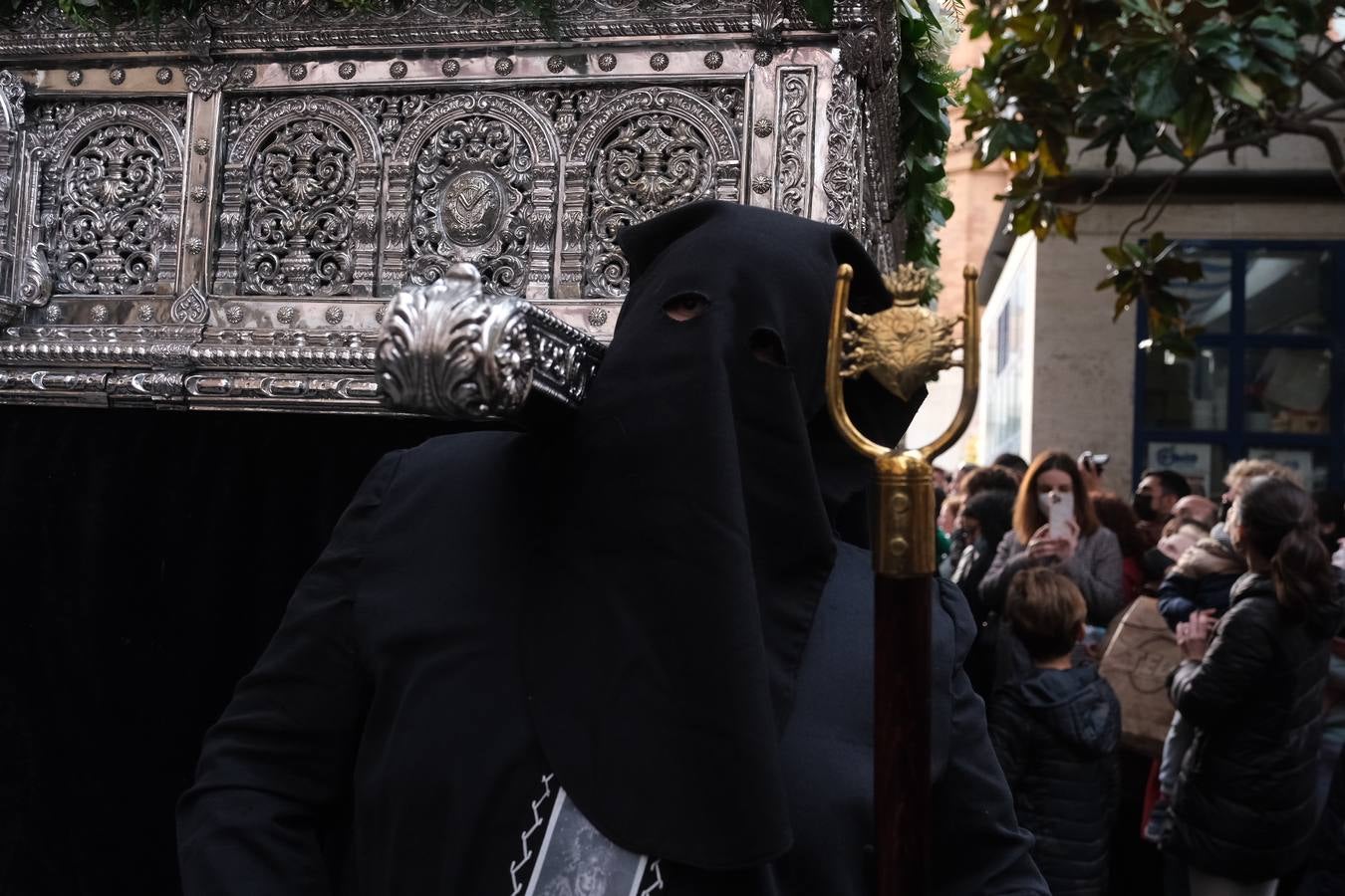 FOTOS: Procesión de Servitas el Viernes de Dolores, en la Semana Santa de Cádiz 2022