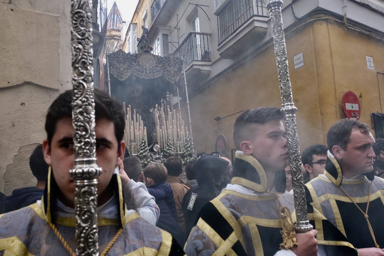 FOTOS: Procesión de Servitas el Viernes de Dolores, en la Semana Santa de Cádiz 2022