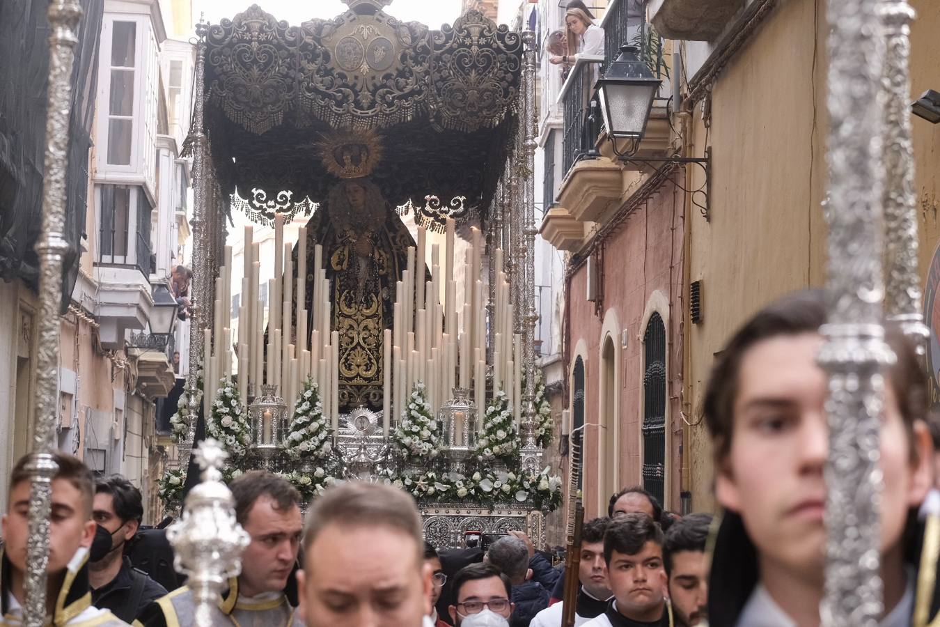 FOTOS: Procesión de Servitas el Viernes de Dolores, en la Semana Santa de Cádiz 2022