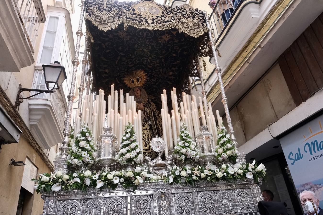 FOTOS: Procesión de Servitas el Viernes de Dolores, en la Semana Santa de Cádiz 2022