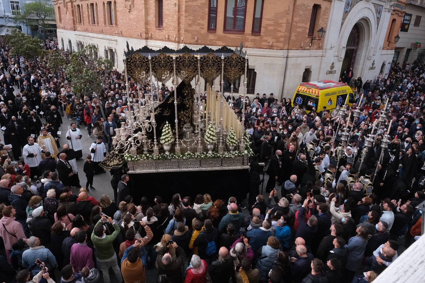 FOTOS: Procesión de Servitas el Viernes de Dolores, en la Semana Santa de Cádiz 2022