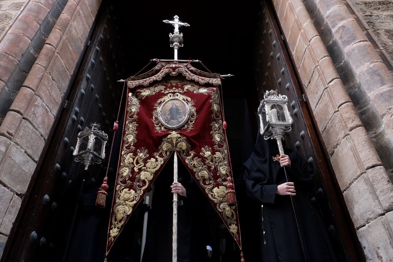 FOTOS: Procesión de Servitas el Viernes de Dolores, en la Semana Santa de Cádiz 2022