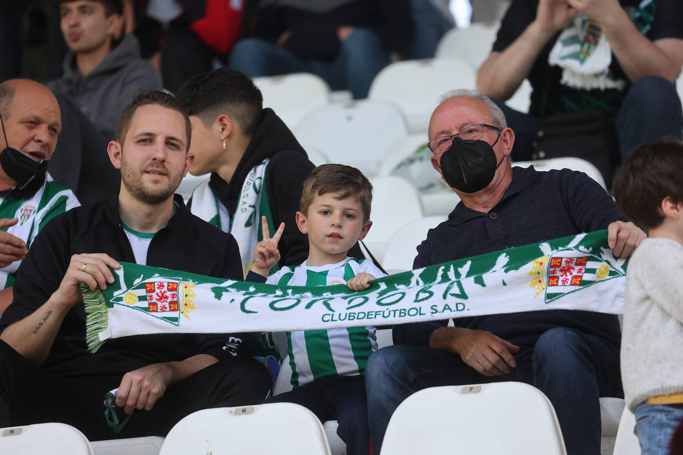 En imágenes, el fantástico ambiente en el Córdoba CF - Villanovense