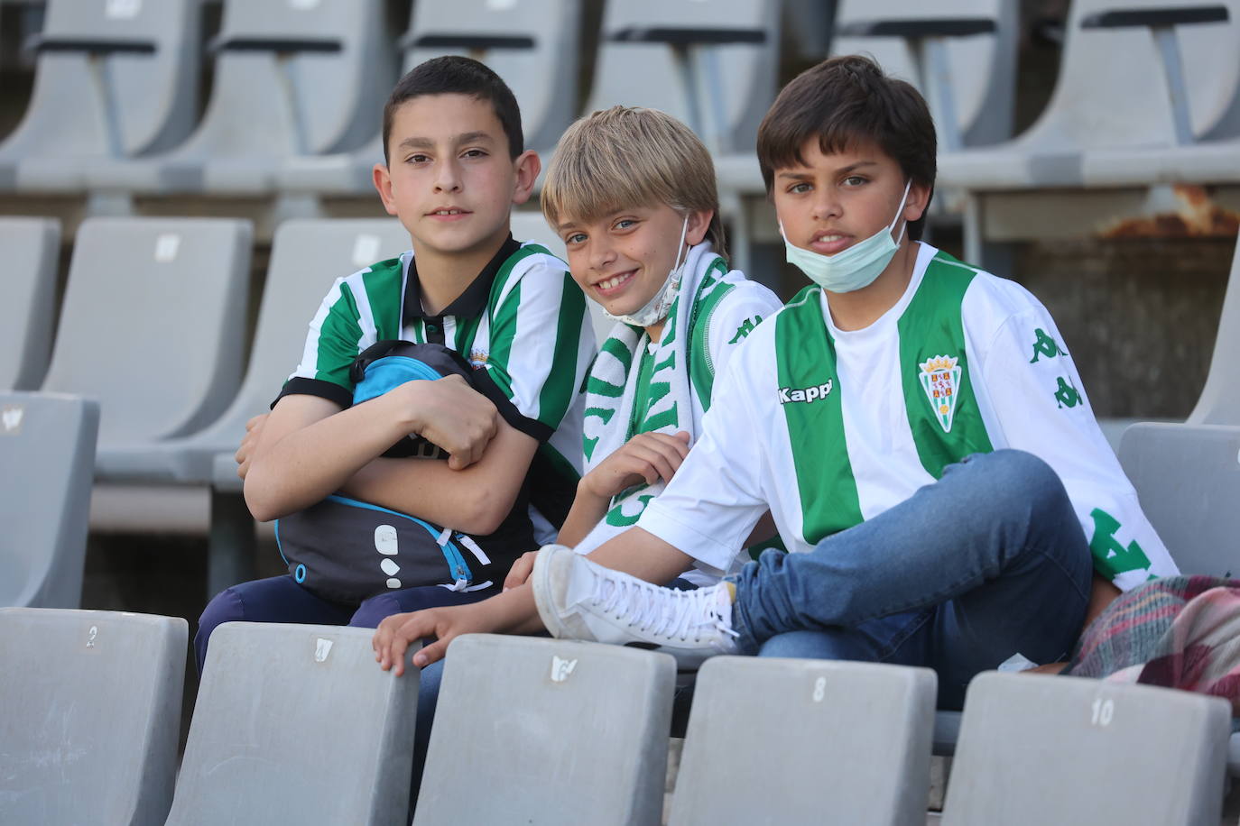 En imágenes, el fantástico ambiente en el Córdoba CF - Villanovense