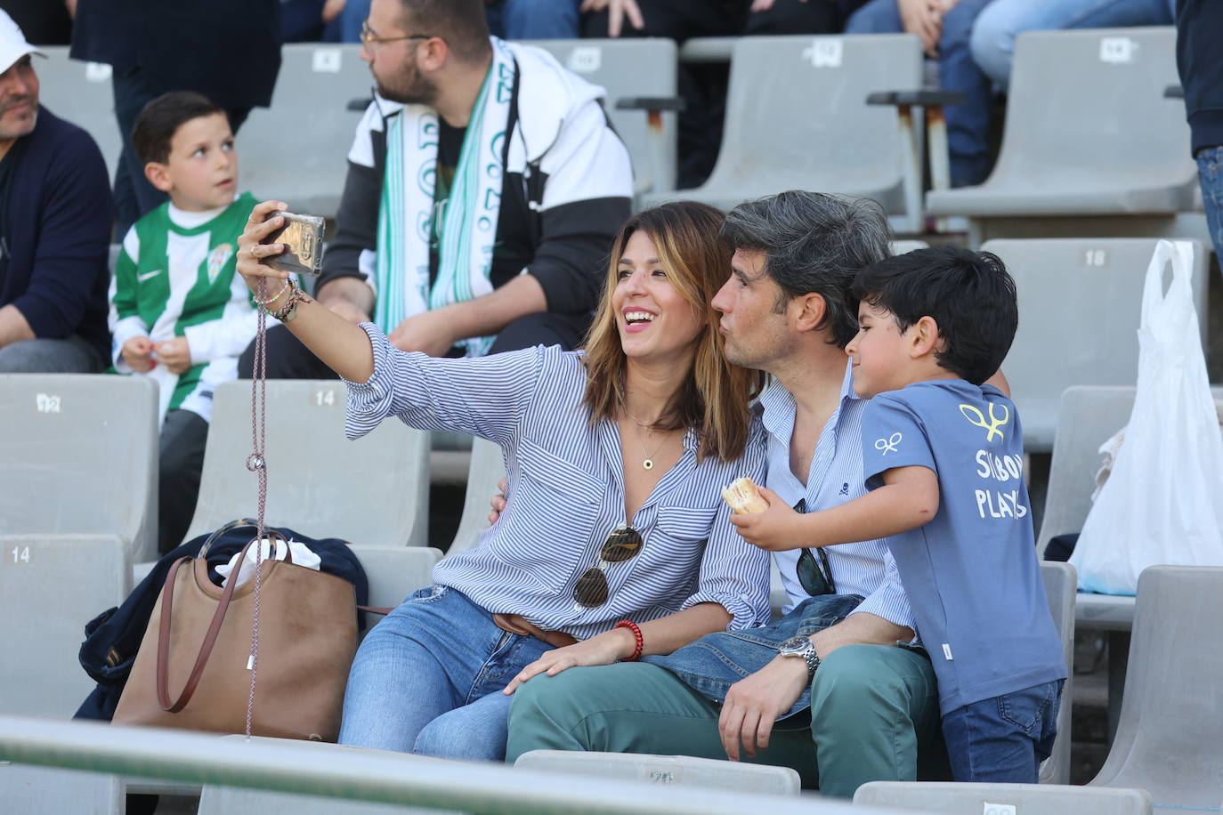 En imágenes, el fantástico ambiente en el Córdoba CF - Villanovense