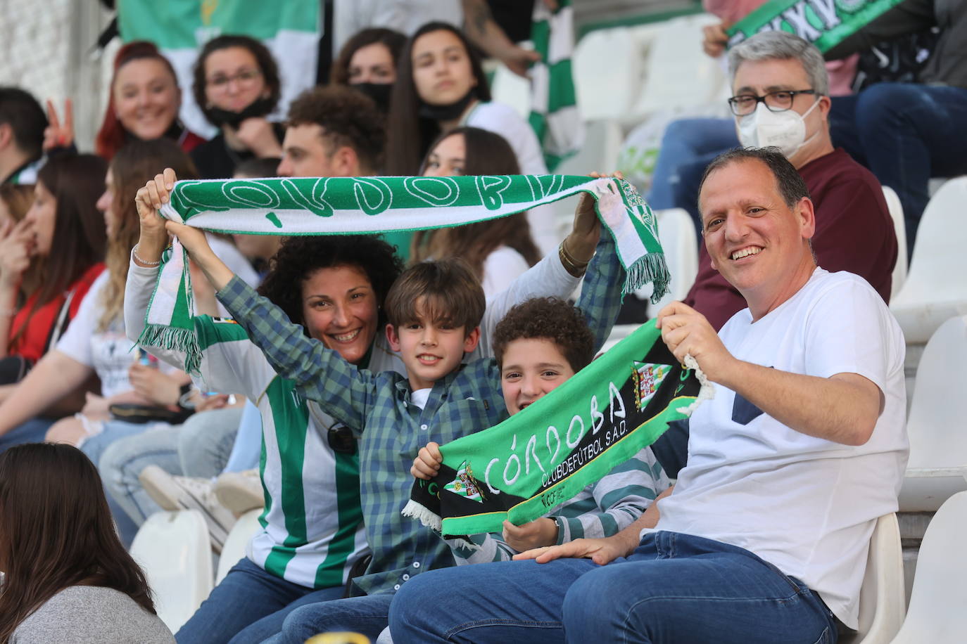 En imágenes, el fantástico ambiente en el Córdoba CF - Villanovense