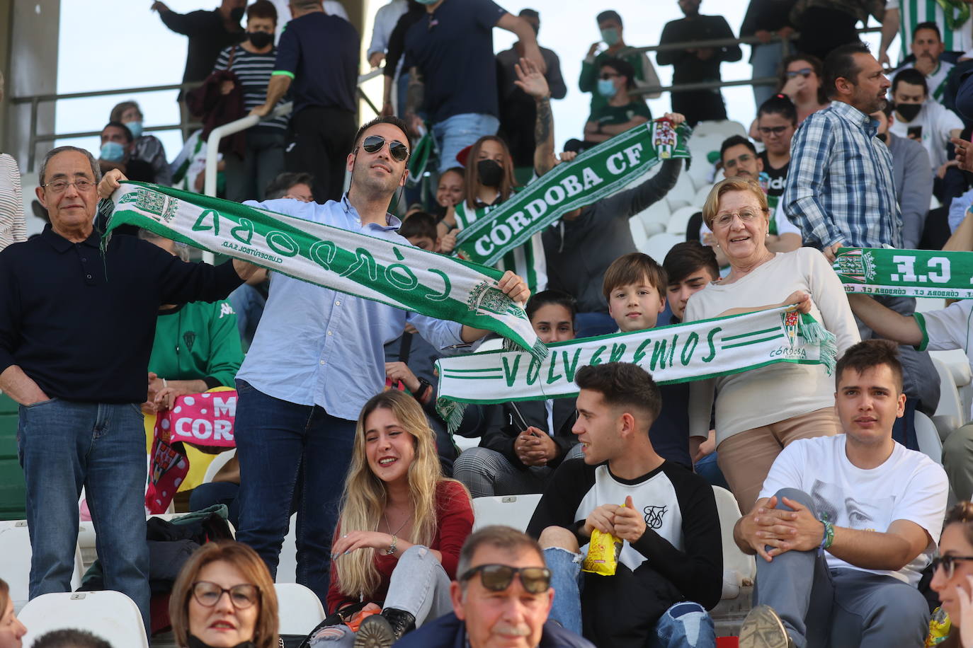 En imágenes, el fantástico ambiente en el Córdoba CF - Villanovense