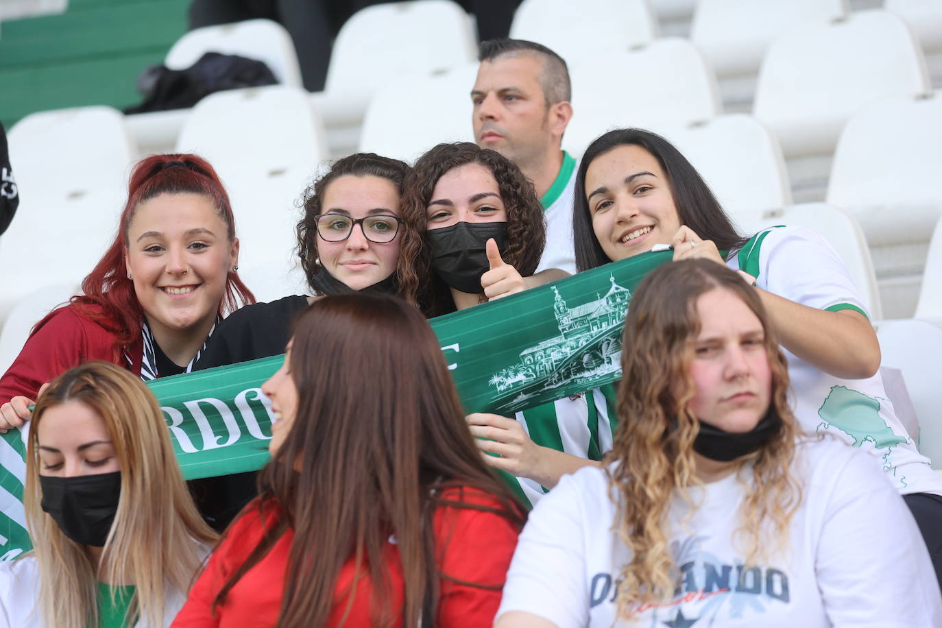 En imágenes, el fantástico ambiente en el Córdoba CF - Villanovense