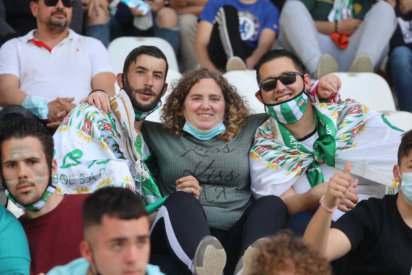 En imágenes, el fantástico ambiente en el Córdoba CF - Villanovense