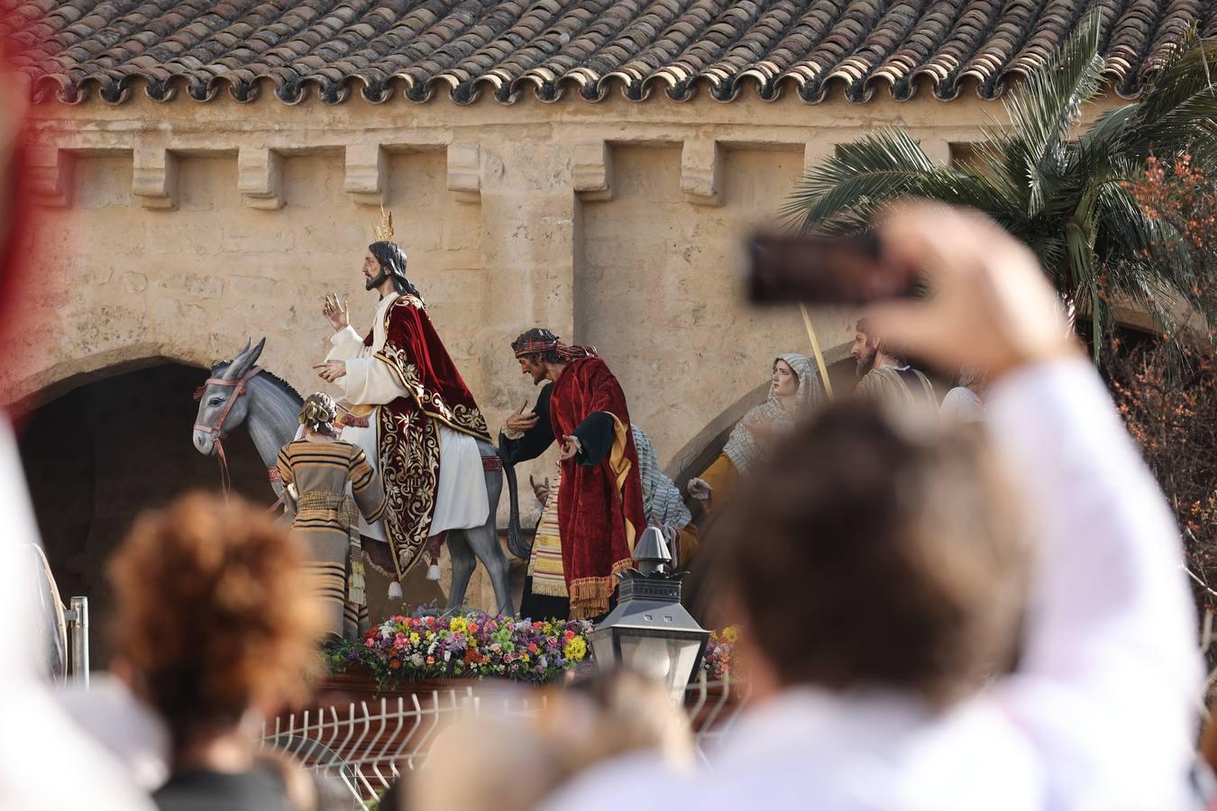 La vibrante salida de la Borriquita en el Domingo de Ramos de Córdoba, en imágenes