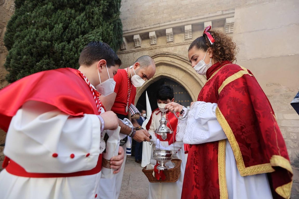 La vibrante salida de la Borriquita en el Domingo de Ramos de Córdoba, en imágenes
