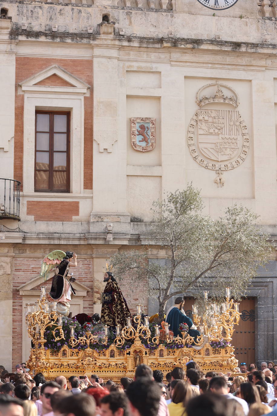 La hermandad del Huerto ilumina Córdoba el Domingo de Ramos