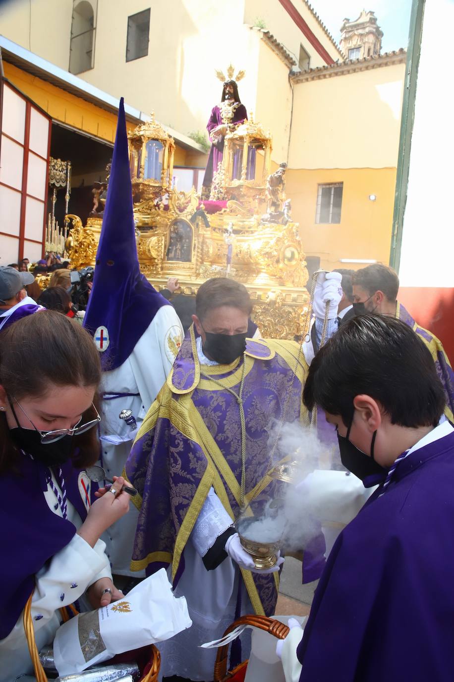 El imágenes, el Rescatado reparte su gracia el Domingo de Ramos en Córdoba