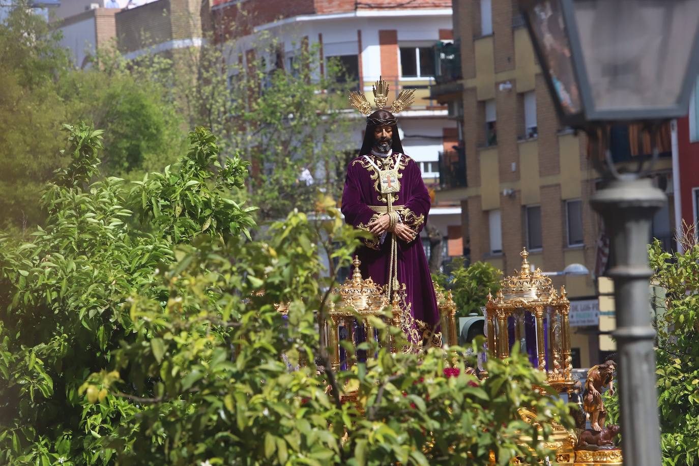 El imágenes, el Rescatado reparte su gracia el Domingo de Ramos en Córdoba