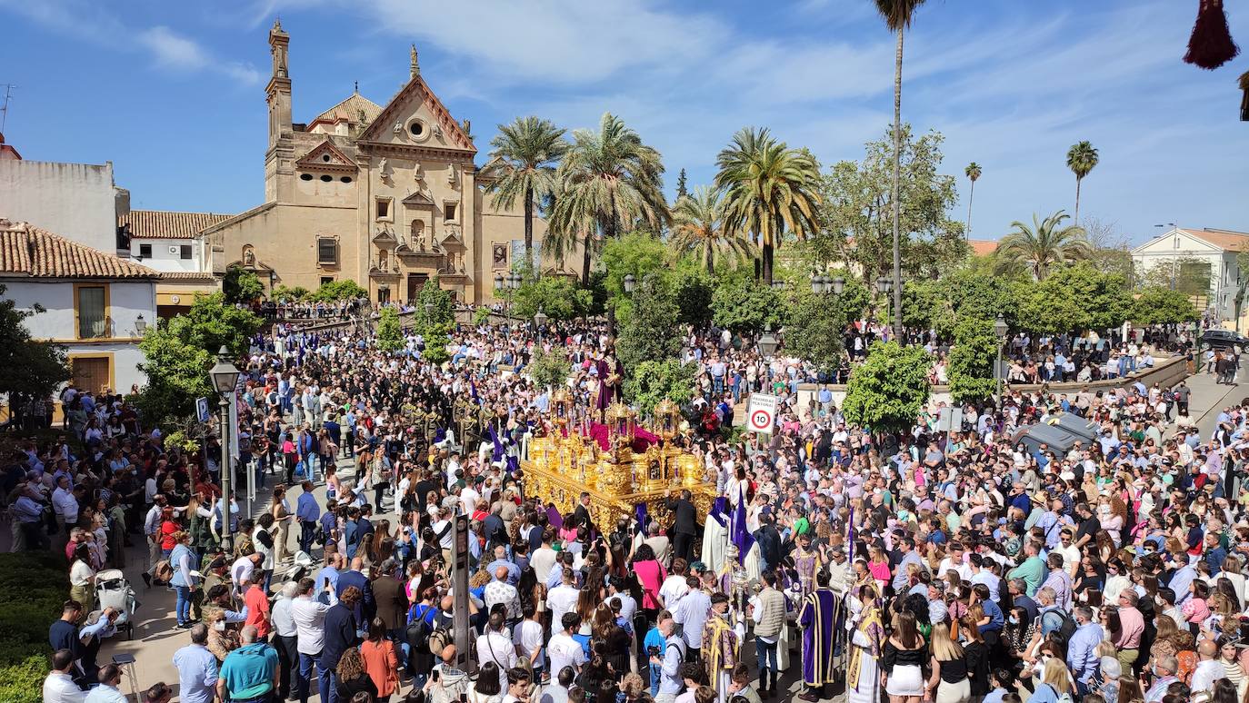 El imágenes, el Rescatado reparte su gracia el Domingo de Ramos en Córdoba