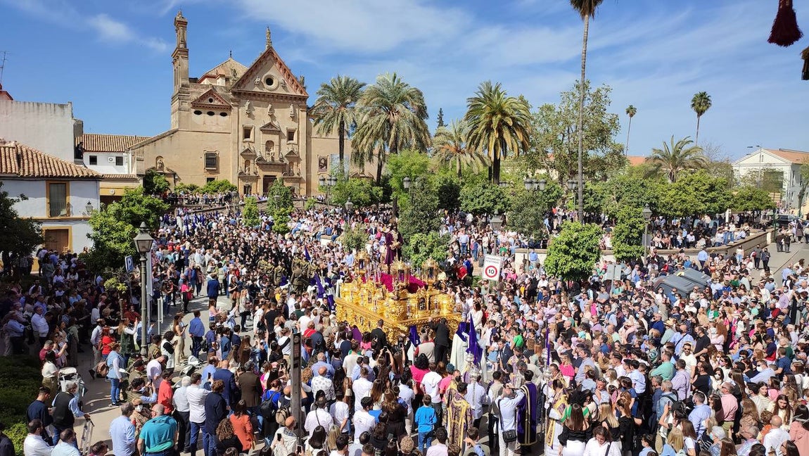 El imágenes, el Rescatado reparte su gracia el Domingo de Ramos en Córdoba
