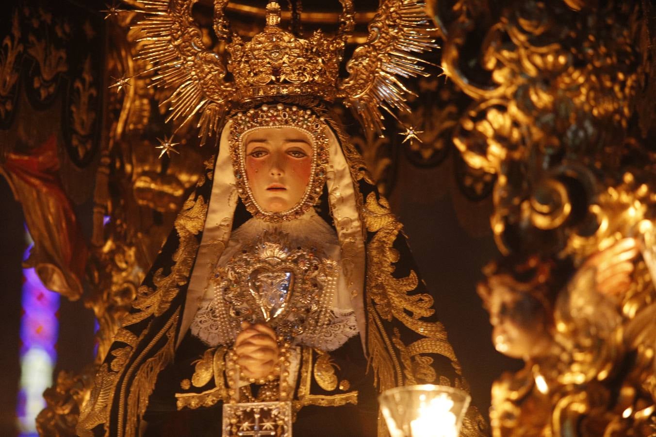 Las sobrias imágenes de Ánimas en el interior de San Lorenzo este Lunes Santo