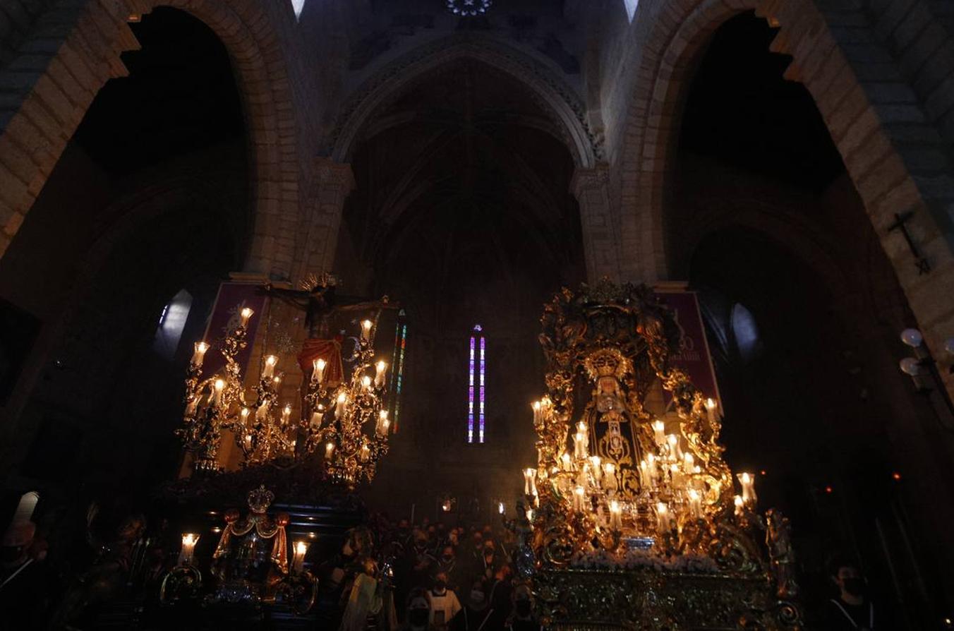 Las sobrias imágenes de Ánimas en el interior de San Lorenzo este Lunes Santo