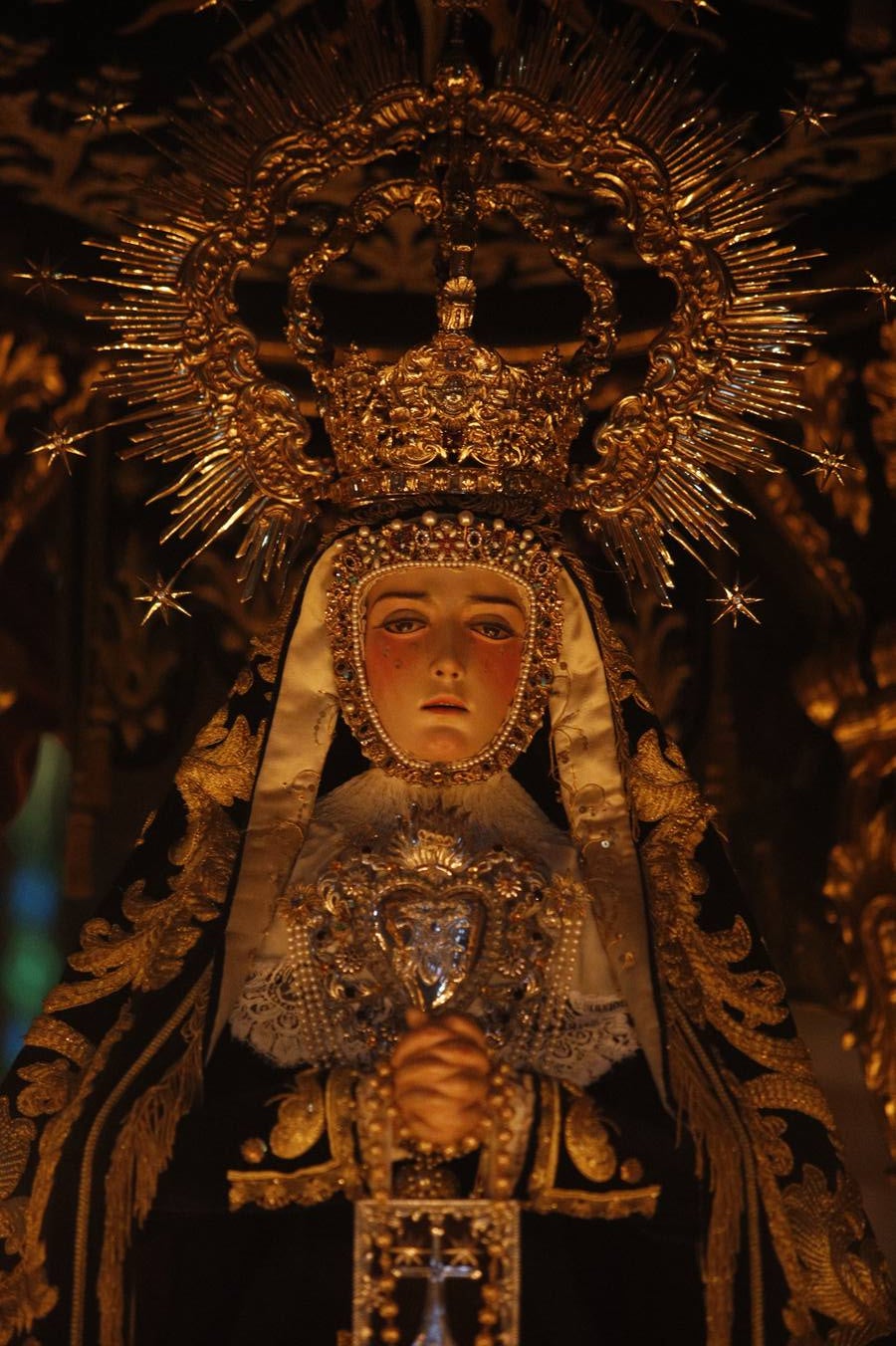 Las sobrias imágenes de Ánimas en el interior de San Lorenzo este Lunes Santo