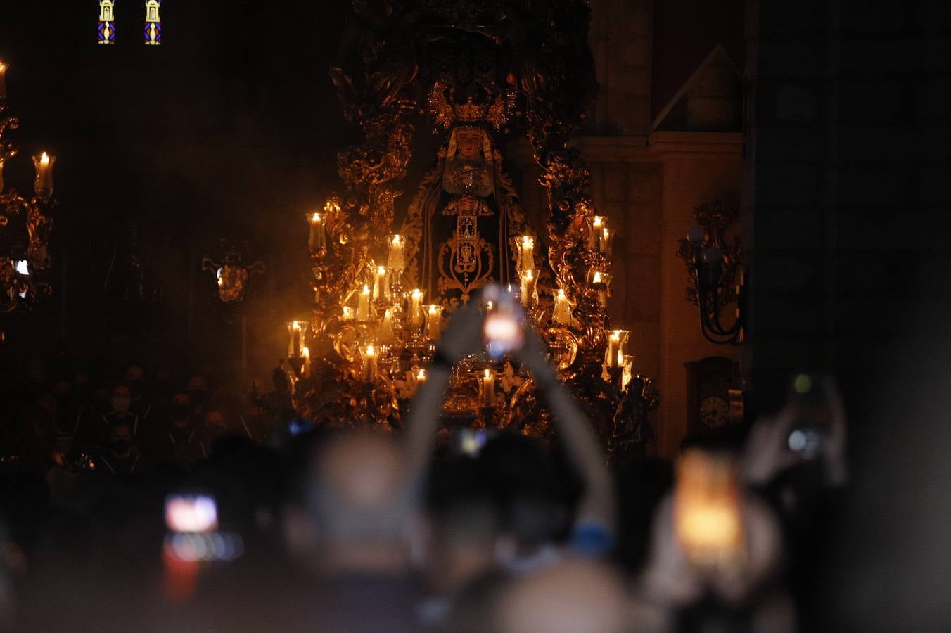 Las sobrias imágenes de Ánimas en el interior de San Lorenzo este Lunes Santo