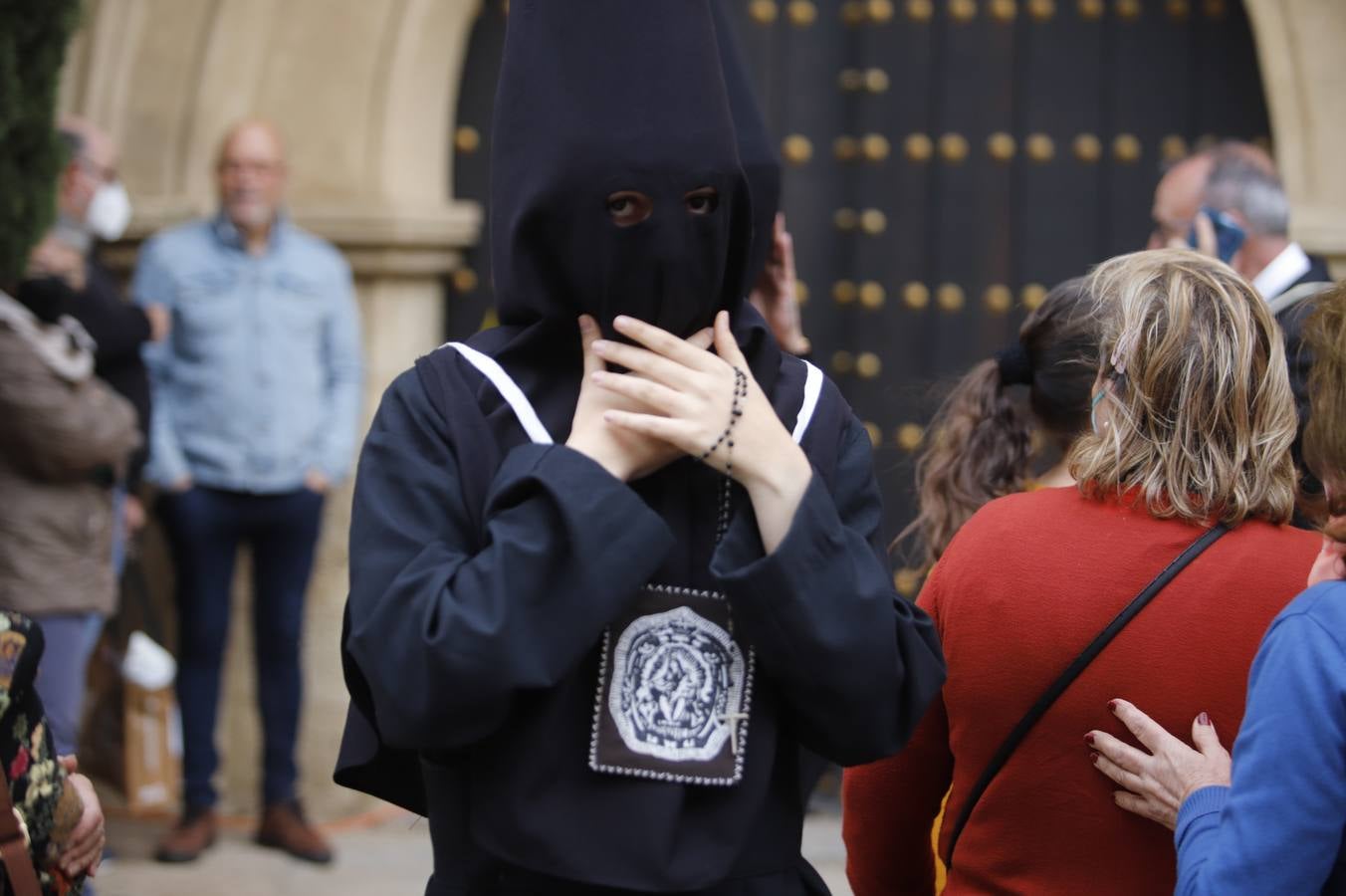 Las sobrias imágenes de Ánimas en el interior de San Lorenzo este Lunes Santo