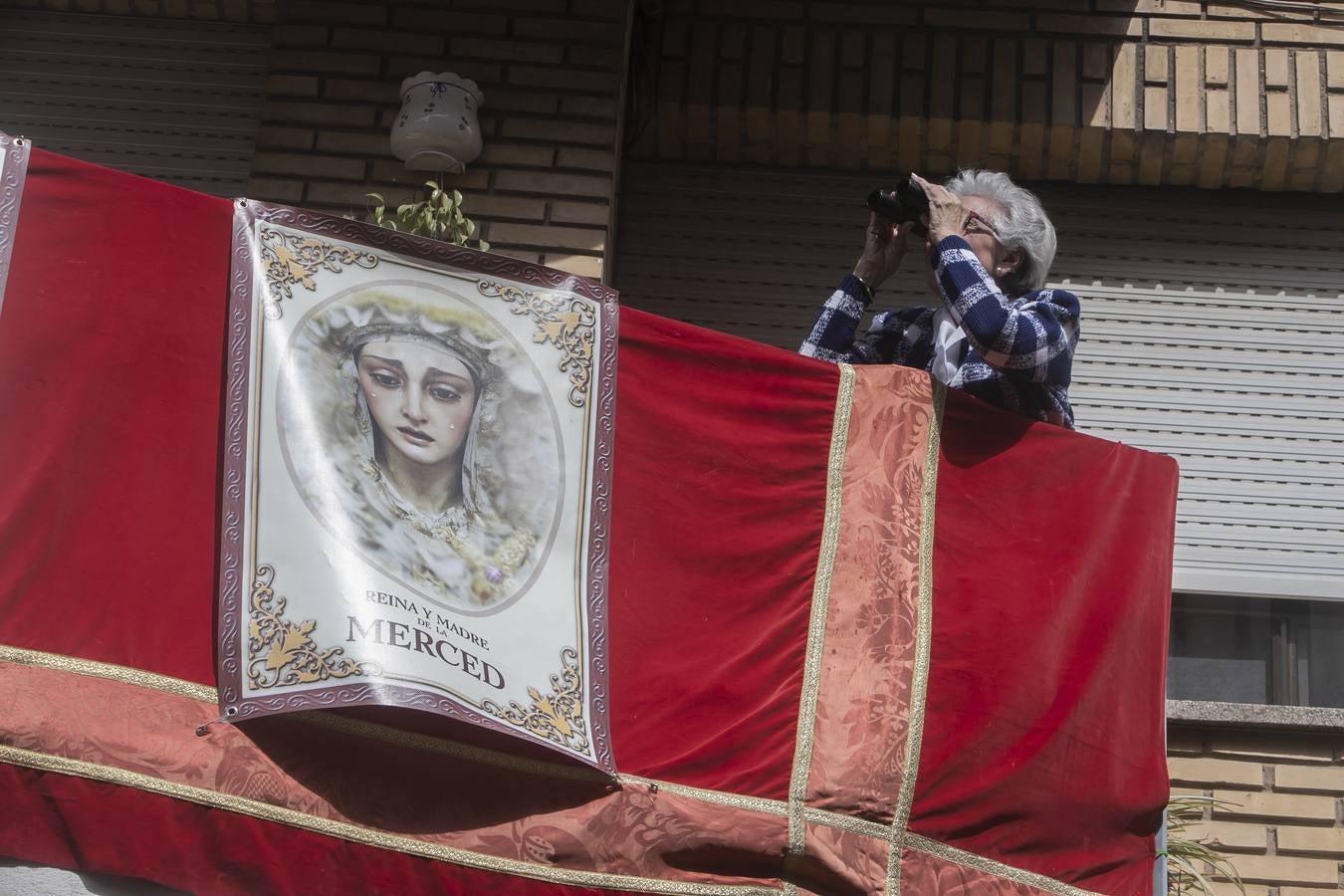 Lunes Santo | Bulla, devoción y todo un barrio tras la Merced de Córdoba, en imágenes